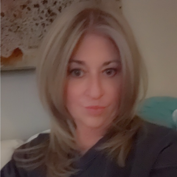 Meet your Posher, Ellen - Picture 3 of 6